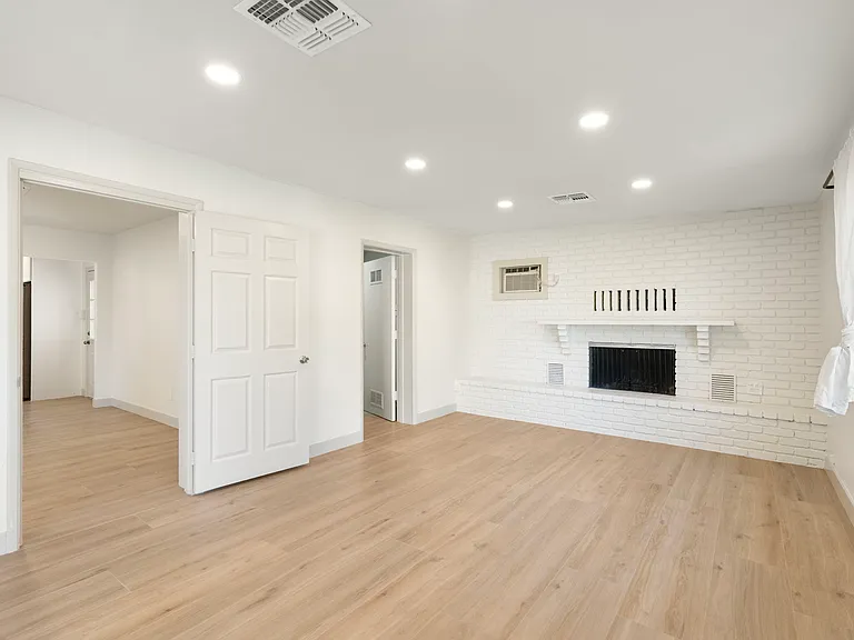 715 W Oregon Ave — Photo 20