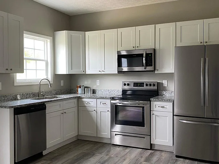 Kitchen - Stainless Steel Appliances, Granite Countertops
