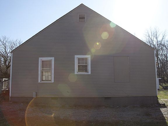 3rd image of 465 Evans St