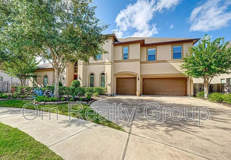 2910 Cotswold Ln — Photo 1
