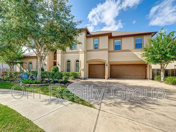 2910 Cotswold Ln, Sugar Land, TX 77479