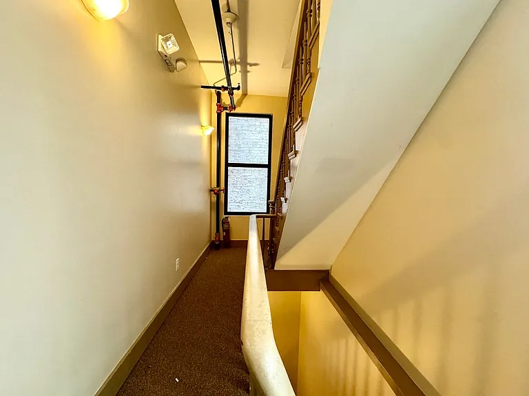 641 Walnut St Apartments — Photo 40