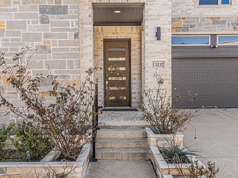 13237 Jonata St — Photo 4