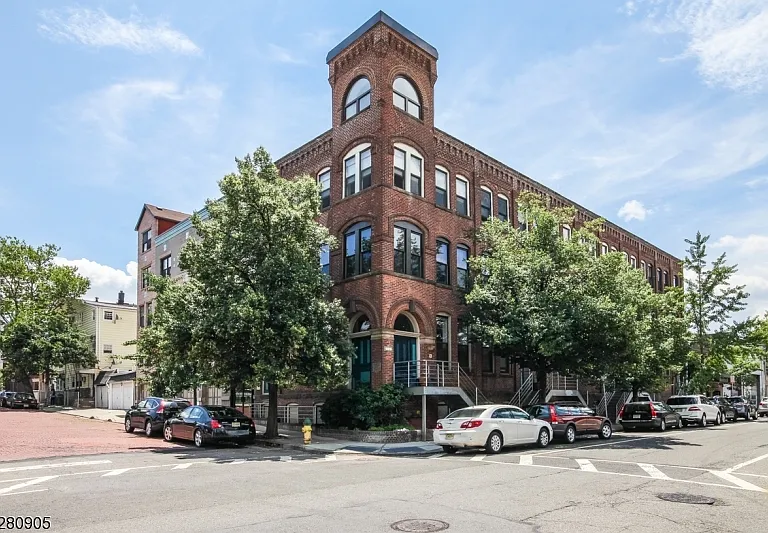 54-60 McWhorter St #307 — Photo 16