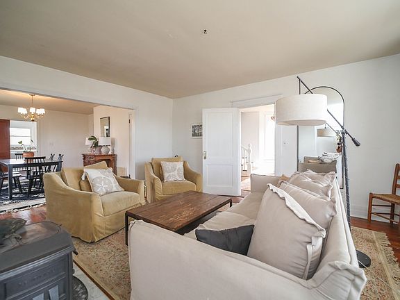 3rd image of 437 Roseland Rd