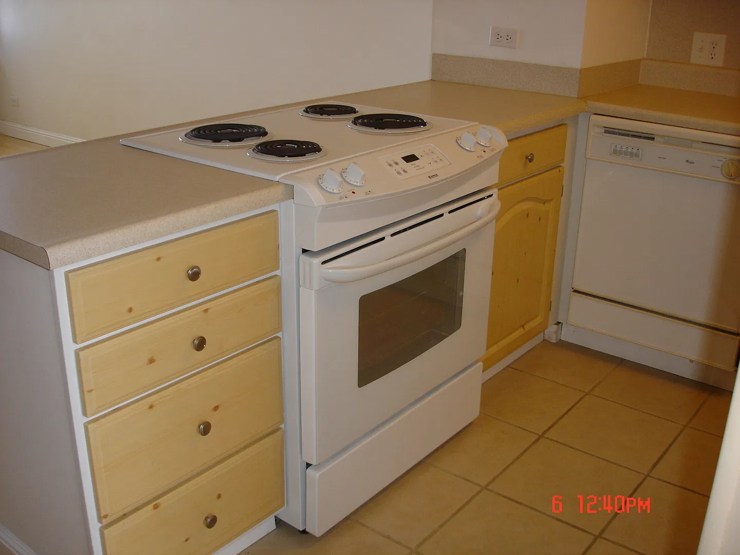 Partly Furnished 1 Bedroom 1 bath with 1 parking and utilities included 6 month lease only — Photo 2
