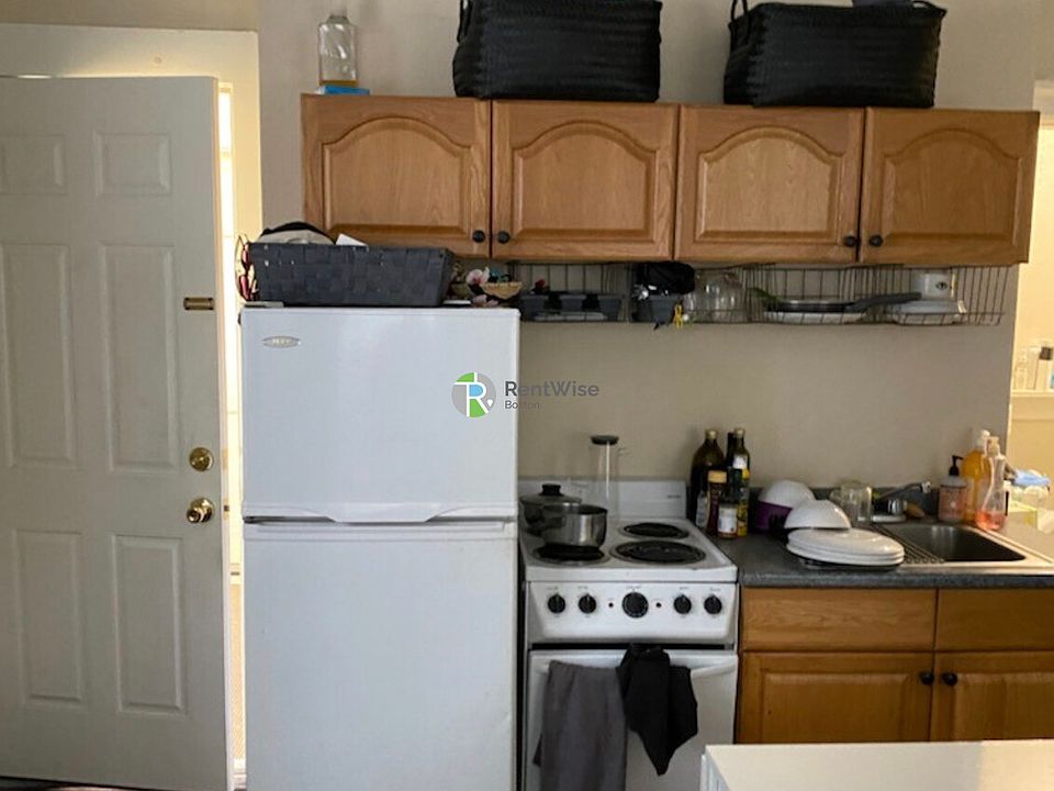 2nd image of 58 Anderson St APT 1