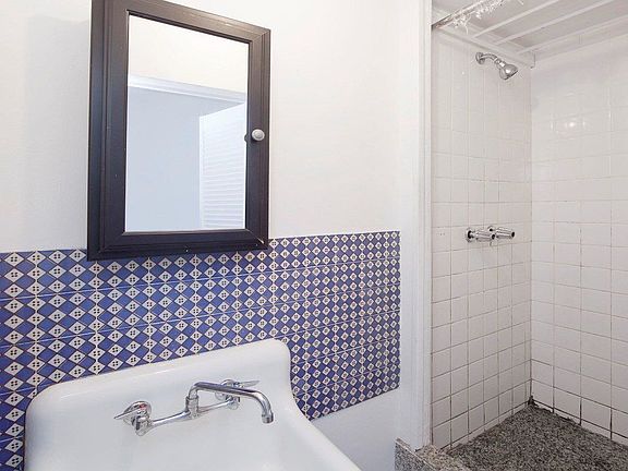 4th image of 120 Macdougal St APT 12