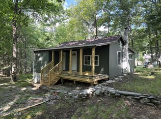15 2nd Rd, Hawley, PA 18428