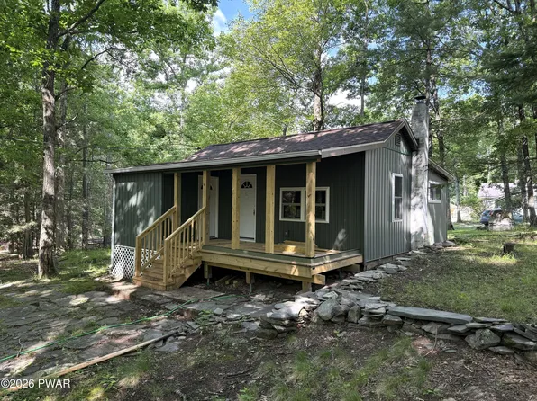 15 2nd Rd, Hawley, PA 18428