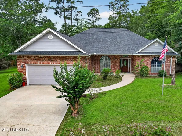 6410 Iona St, Diamondhead, MS 39525