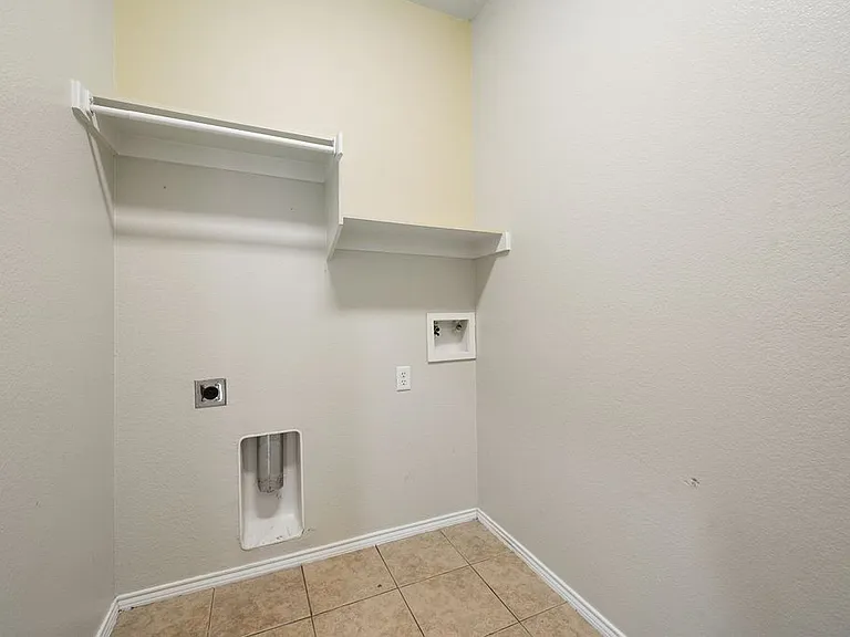8420 Silverbell Ln — Photo 23