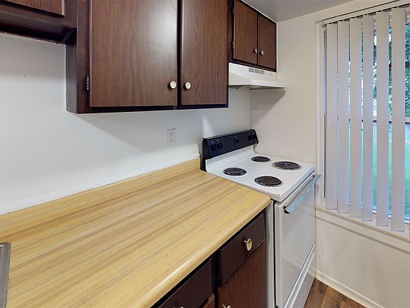 Arbor-One-Laker-801-421-Kitchen