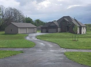 102 Westfield Rd, Winnebago, IL 61088