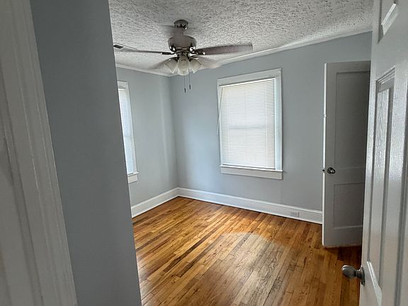 4th image of 203 Berry St