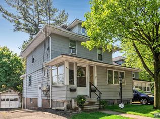 8 S Farview Ave, Paramus, NJ 07652