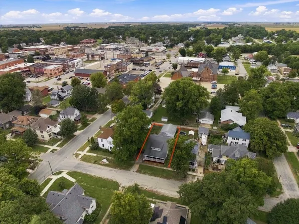 311 E Jefferson St, Clinton, IL 61727