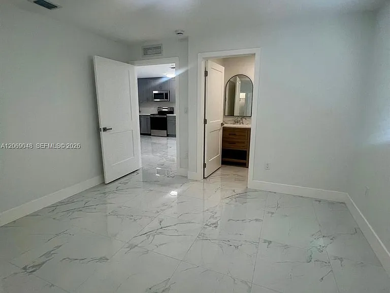 1860 NW 19th St #102 — Photo 10