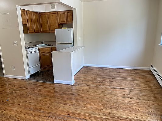 2nd image of 6 Cooper St #2A
