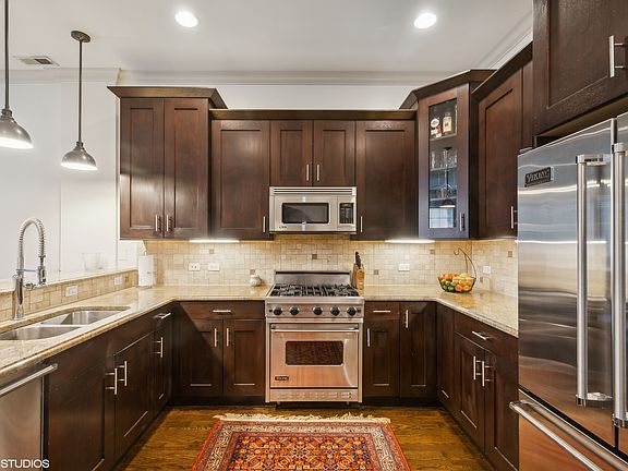 2nd image of 2252 W Belmont Ave #202