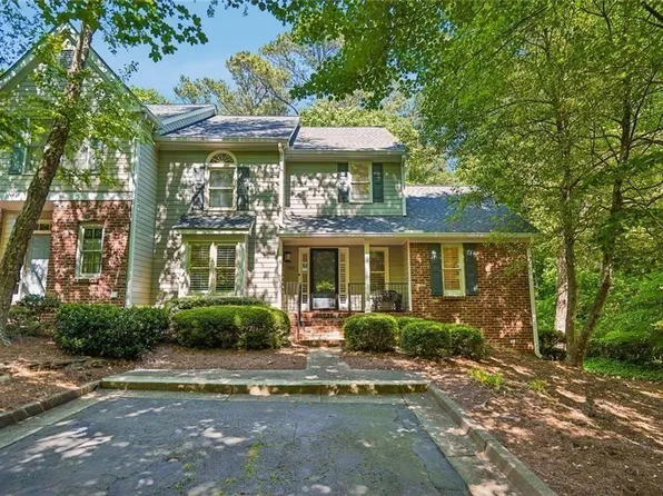 301 River Glen Dr, Roswell, GA 30075