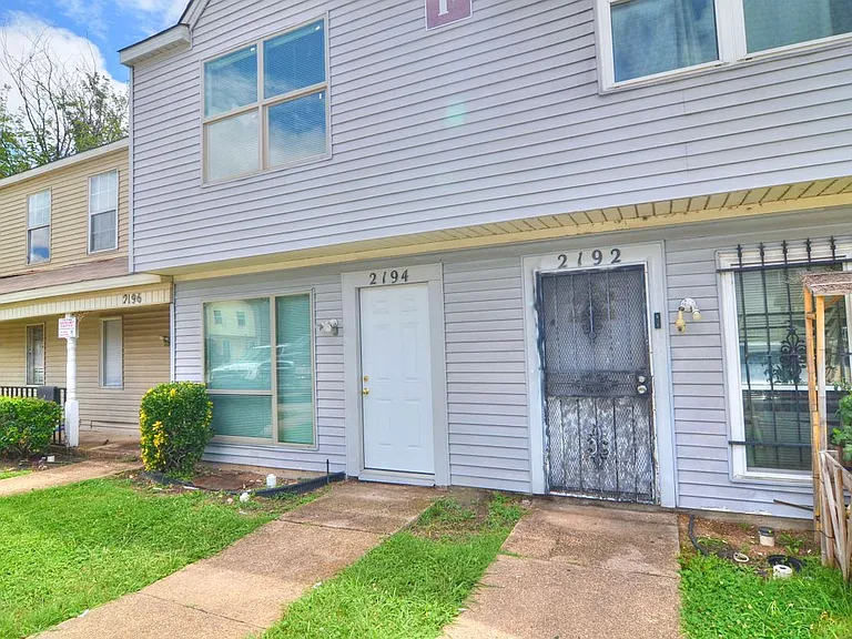 2194 Aspen Dr — Photo 1