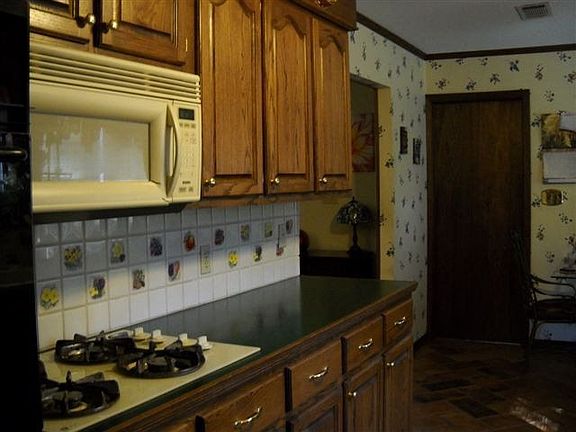 5th image of 1023 Forest Hills Dr