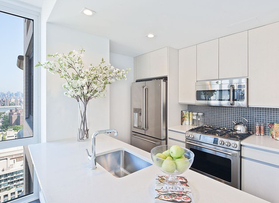 2nd image of 309 Gold St APT 31B