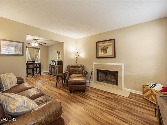 5th image of 1365 Woodridge Dr