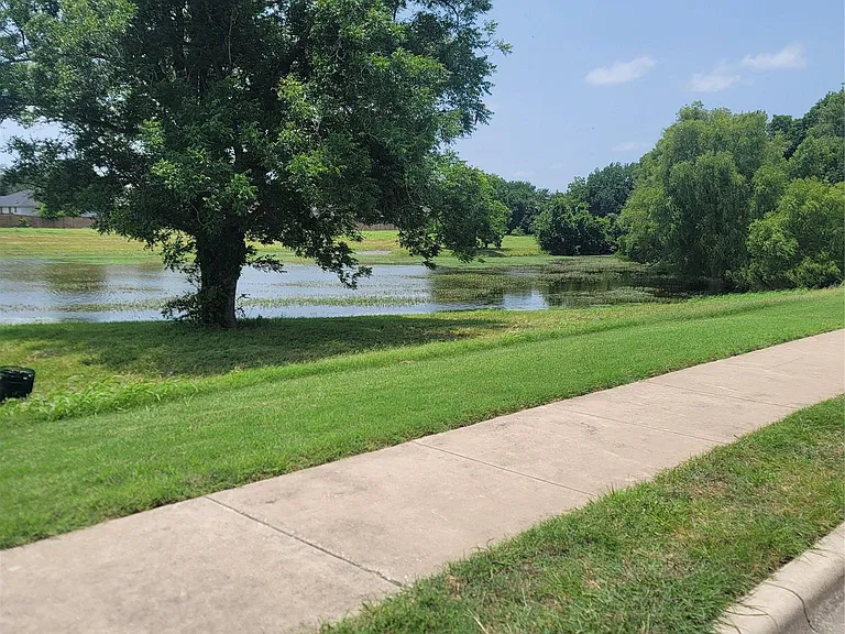 319 Riverwalk Dr — Photo 28