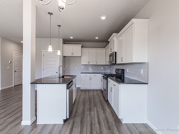 5th image of 194 Kindre St