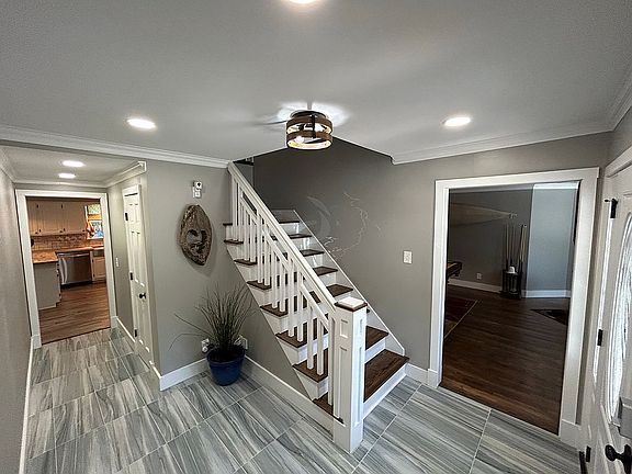 5th image of 804 Brooks Rd