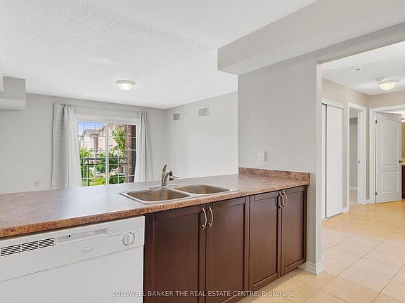 5th image of 137 Sydenham Wells Dr #15