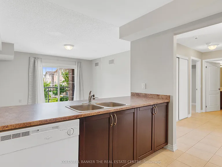 137 Sydenham Wells Dr #15 — Photo 5