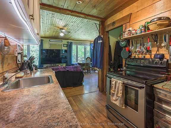 3rd image of 28 Dovers Hill Rd