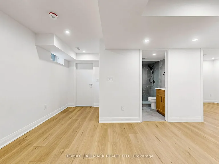 2205 Victoria Park Ave #BASEMENT — Photo 9