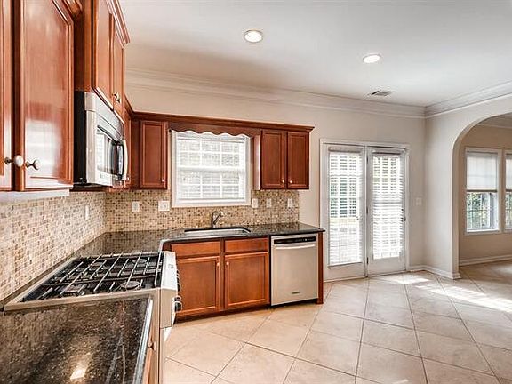 2nd image of 3115 Golfe Links Dr
