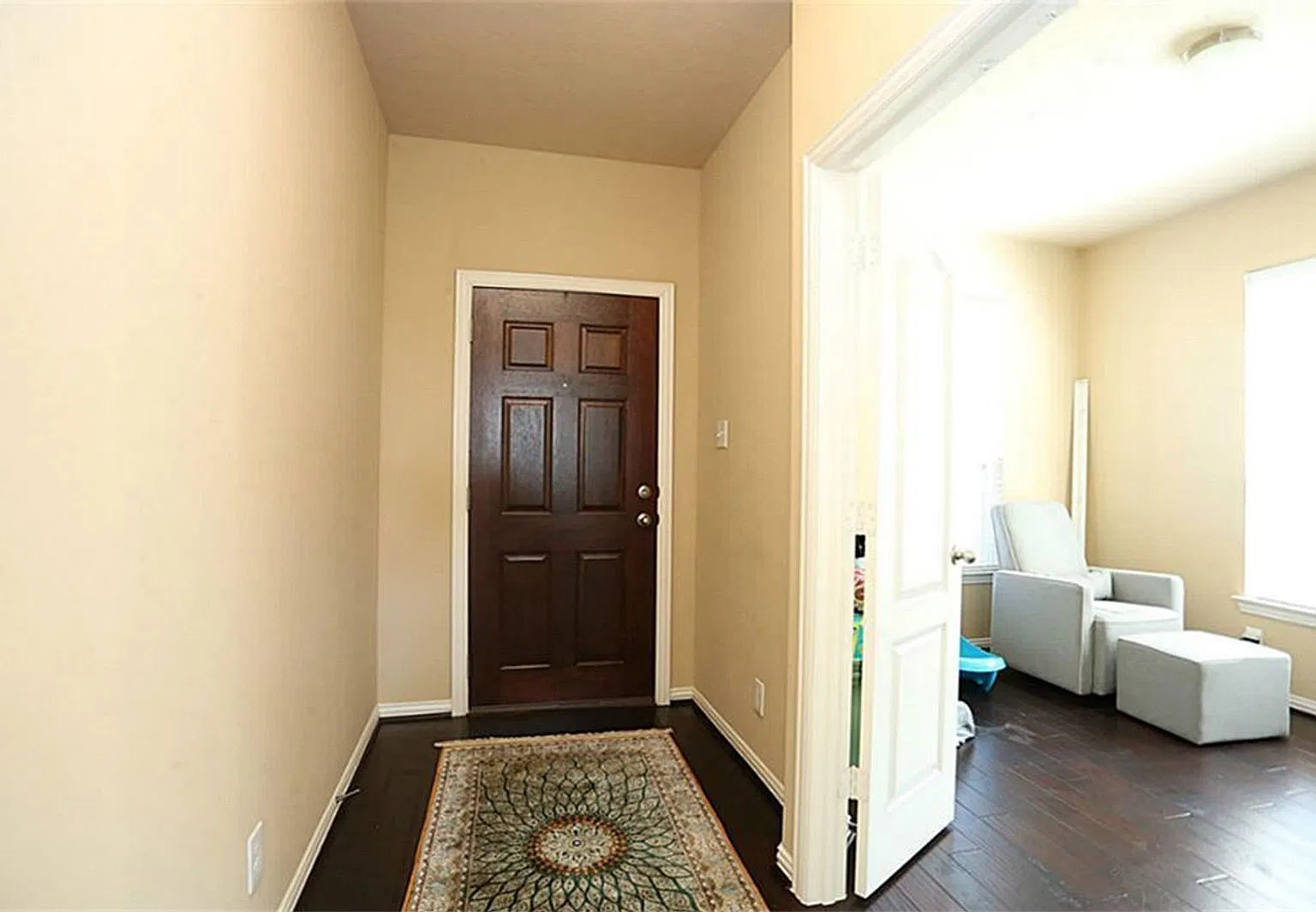 4 bed, 2.5 bath, 2859 sqft, $2,500 — Photo 3