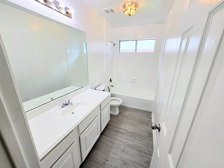 4018 Crystal Lake Cir N — Photo 26