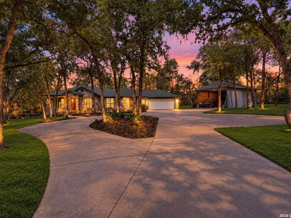 202 OAK BEND DR, La Vernia, TX 78121