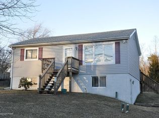 23 Oak St, Mount Pocono, PA 18344