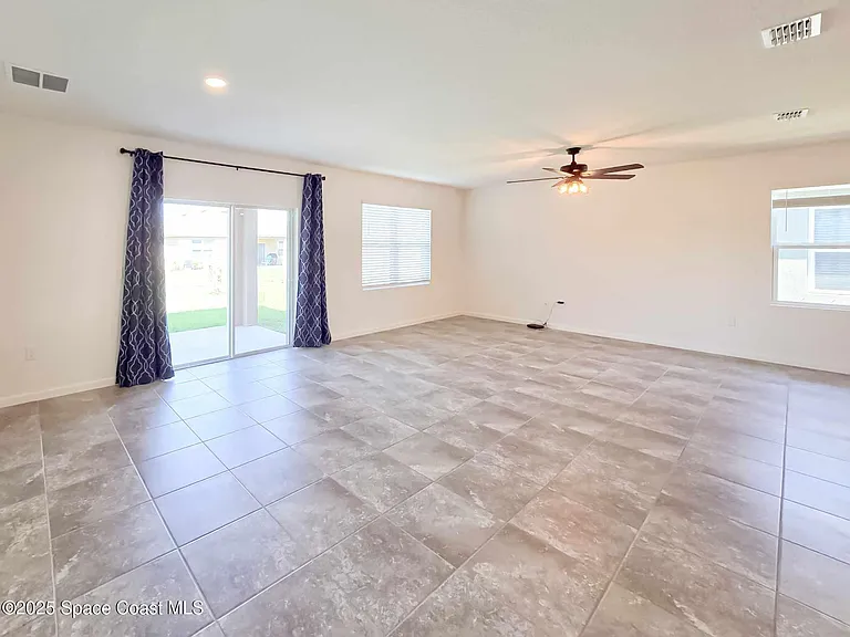287 Guinevere Dr SW — Photo 9