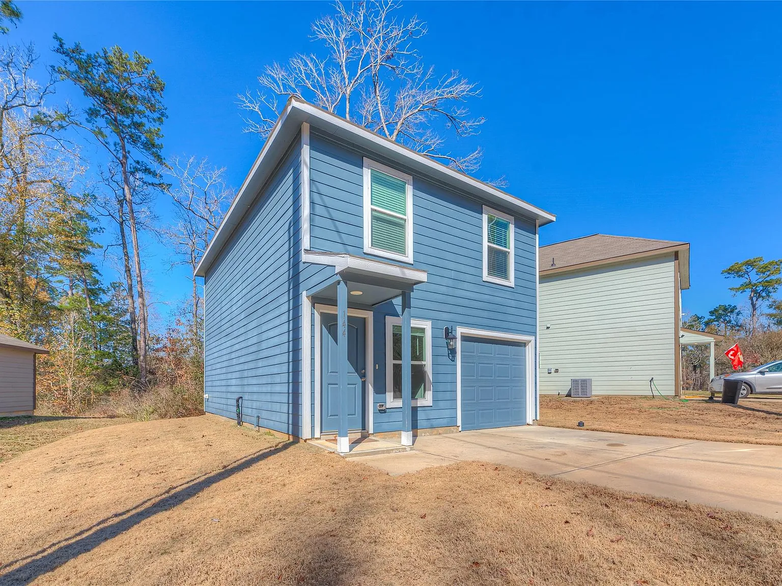 3 bed, 2.0 bath, 1100 sqft, $1,300 — Photo 1