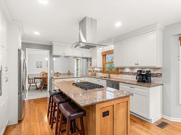 3rd image of 1211 Conan Doyle Rd