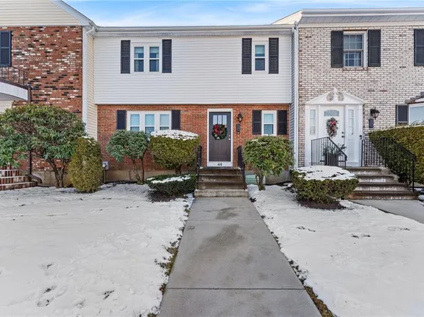 2970 Mendon Rd APT 44, Cumberland, RI 02864