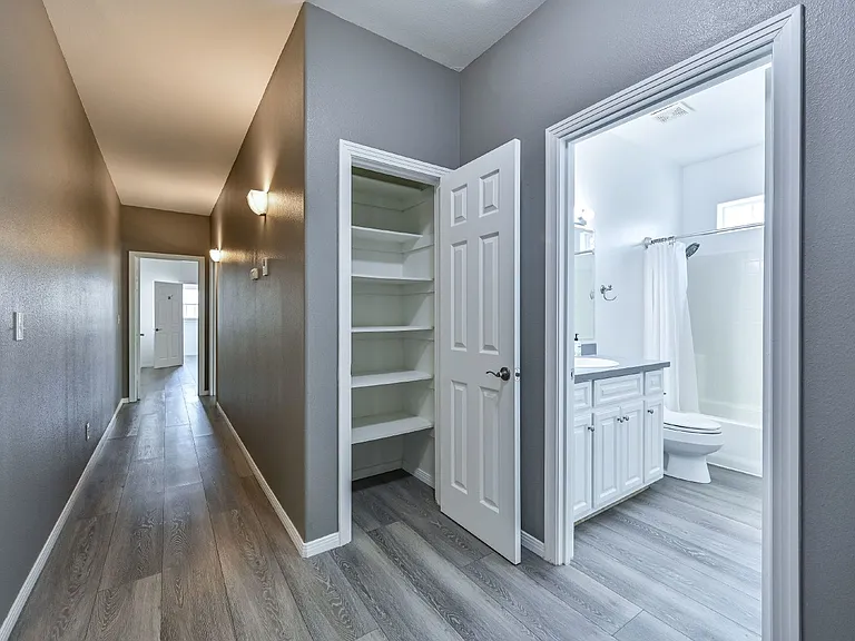 317 W Shamrock Ave — Photo 43