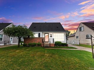 7032 Deering St, Garden City, MI 48135