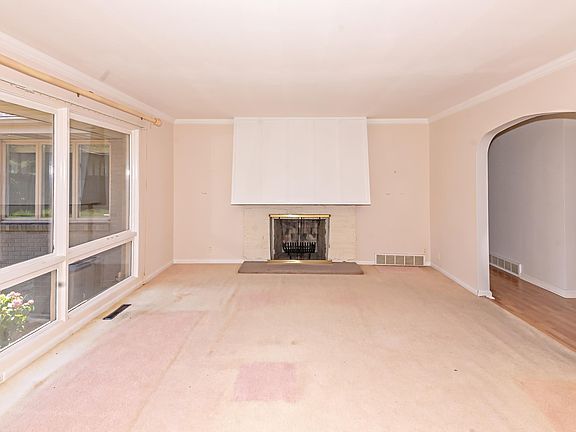 5th image of 2815 Thayer Dr