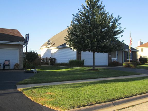 3rd image of 6872 Lanterne Dr