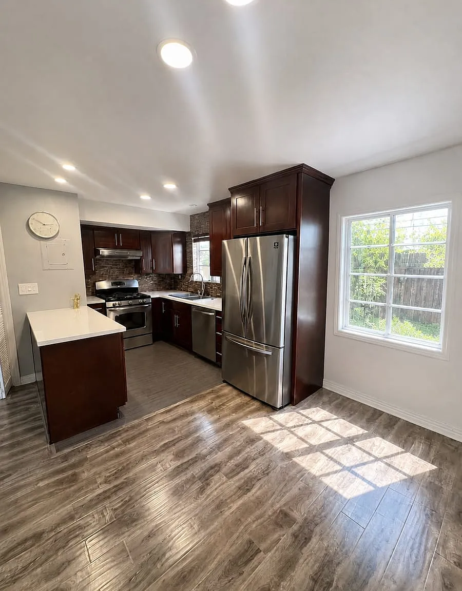 2 bed, 880 sqft, $3,000 — Photo 1